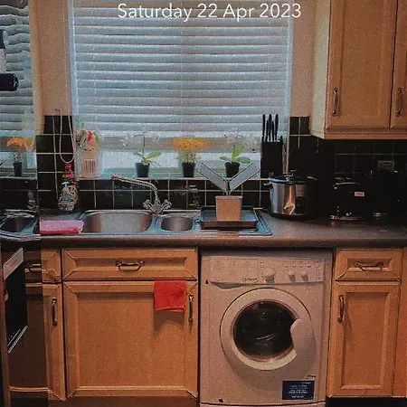 Lovely 2 Bed Flat/Apt In East London- Nice Estate. Dagenham Exterior photo