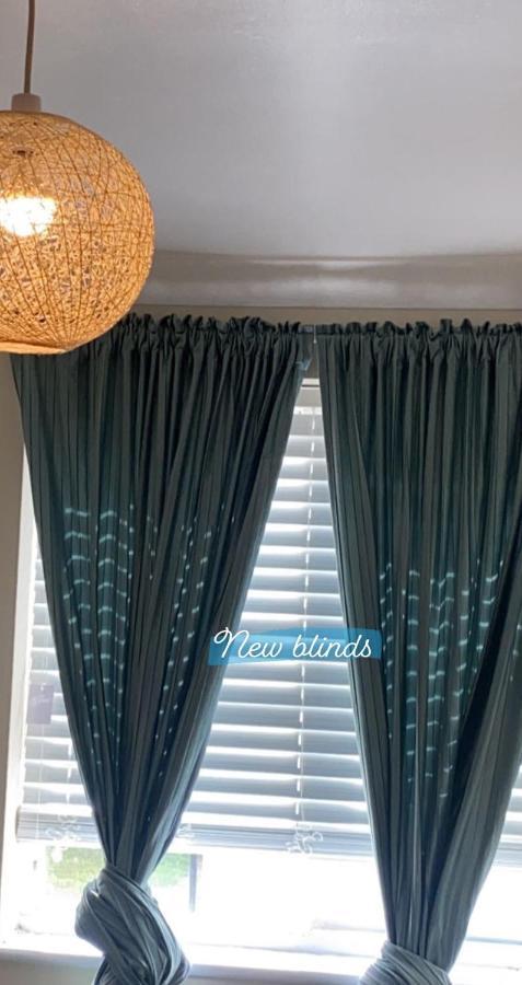 Lovely 2 Bed Flat/apt In East London- Estate. * Дагенем