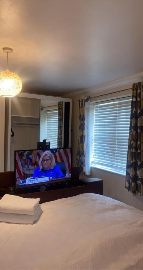 Lovely 2 Bed Flat/apt In East London- Estate. Dagenham