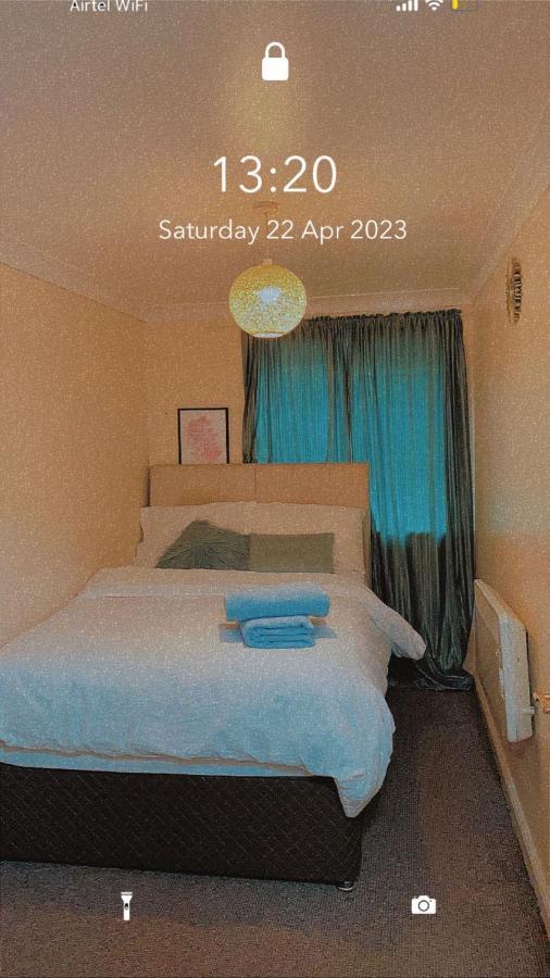 Lovely 2 Bed Flat/apt In East London- Estate. Dagenham